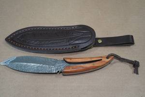 lot 176 image: Feather Light Custom Damascus Style Blade Knife
