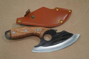 lot 178 image: Rolled Carbon Steel Finger Hole Hunting Knife