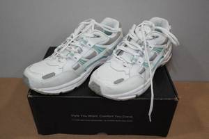 lot 202 image: Vionic Womens 23Walk Sneakers -Size 8