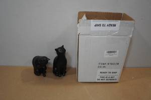 lot 204 image: Danya B Decorative Cat Bookend Set