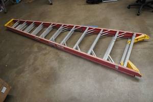 lot 11B image: Werner Pro Series 12 Fiberglass Step Ladder