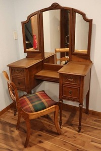 lot 4 image: Antique Vanity with Mirror and Upholstered Chair, Clean Beautiful Design wOriginal Hardware