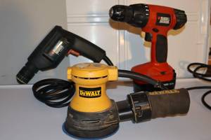 lot 8 image: GarageShop ToolsDeWalt Random Orit Palm Sander DW421, Black & Decker 14.4V Drill CO140S