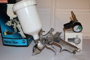 lot 74 image: Garage Shop...Craftsman Paint Spray Gun, Air Regulator GT-9640