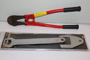 lot 56 image: Garage Shop...Ford Fan Clutch Wrench Set, 18-Inch Bolt Cutter