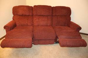lot 16 image: Lazy-Boy Double-Reclining Sofa wBrick Red Toned Quality Fabric