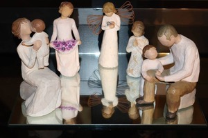 lot 21 image: Willow Tree Figures Simple Joys, Healing, Praying,Grandfather & Grandmother wGrandchild Figures By Susan Lordi Demdaco,