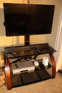 lot 22 image: Toshiba 39L1350U 39 Class 1080p LED TV W Three-Tier TV Stand and Roku System