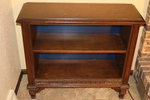 lot 33 image: Vintage Wood Book Shelf wOrnate Carvings
