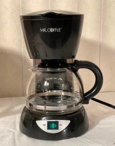 lot 130 image: Kitchen EssentialsBunn 10-Cup Electric Coffee Pot Model No. NHBX-B