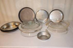 lot 138 image: Kitchen EssentialsGlass Pie Deep Dish Baking Plates Pyrex Anchor Hocking Fire King Ovenware, Stainless Steel, Aluminum Etc