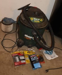 lot 67 image: Garage Shop Vac 12 Gallon 4.5hp With Detachable Blower...