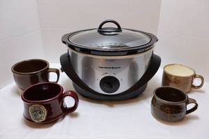lot 186 image: Kitchen EssentialsHamilton Beach 4-Quart Oval Crockpot Slow-Cooker wFour Handled Soup Bowls