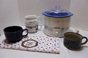lot 189 image: Kitchen EssentialsHamilton Beach 4 Qt Slow Cooker, Soup Mug Bowls wHandles