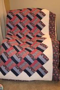 lot 117 image: Vintage Handmade Quilt80 x 80