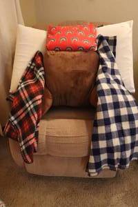 lot 115 image: Wool, Fleece Throw Blankets, Sleep Innovations Pillow Set, Lap Beanie Book Rest, Back Rest Pillow