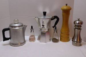 lot 162 image: Kitchen VintageWorthmore Teapot Kettle, Iconic Stovetop Bialetti Moka Expresso Italy, S & P Shakers Grinder Etc