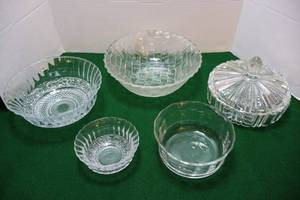 lot 163 image: Collectible Vintage Cut Crystal Glassware Serving Bowls, Covered Candy
