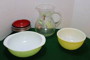 lot 154 image: Collectible MCM Serving BowlsYellow Fire King Oven Ware, Pyrex 2 Qt Casserole, Colored Circle Aluminum Bowls