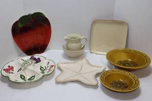 lot 164 image: Vintage Kitchen Ceramic Porcelain Bowls, Platters, Service Ware