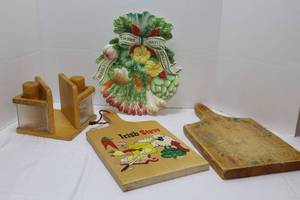 lot 167 image: Vintage Kitchen Essentials & DeCor