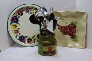 lot 169 image: Kitchen EssentialsServing Platters & Serving Utensils Etc