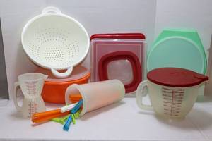 lot 172 image: Kitchen EssentialsRubbermaid, Tupperware Containers Etc
