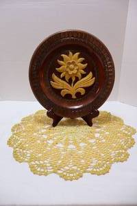 lot 185 image: Vintage Home DeCorBeautiful Hand-carved Wood Floral Plate, Handmade Crocheted Doily