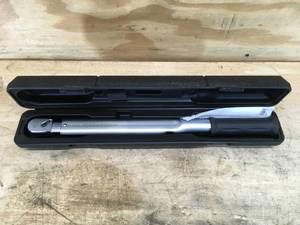 lot 62 image: Gearwrench 12 Fixed Head Preset Torque Wrench Model # 85164