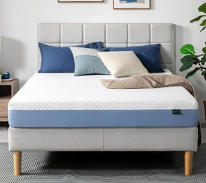 lot 15 image: Zinus 8 Cooling Essential Memory Foam Full Size Mattress