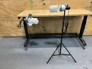 lot 40 image: Lighting Items for Photography