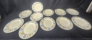 lot 32 image: Set of 12 Pfaltzgraff Christmas Dinner Plates
