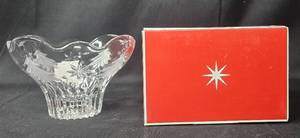 lot 41 image: Mikasa Christmas Night Green Footed Bowl In Orig Box