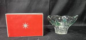 lot 42 image: Mikasa Crystal Bowl with Holiday Design