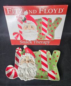 lot 43 image: Fitz and Floyd Handcrafted Snack Therapy Santa Serving Platter