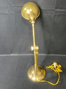 lot 68 image: Vintage Brass Desk Lamp with Adjustable Arm