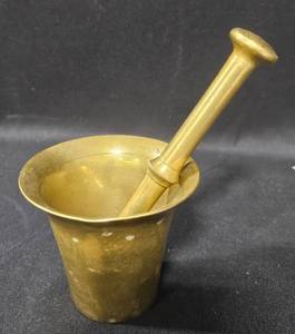 lot 69 image: Vintage Bronze Pestle and Mortar Set - Antique Stupa Tolkushka