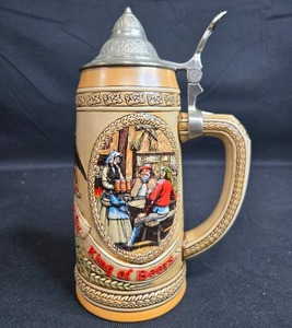 lot 4 image: Anheuser-Busch Limited Edition Beer Stein with Taverne Design