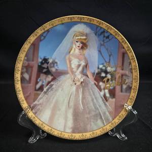 lot 81 image: Limited Edition 1959 Wedding Day Barbie Collectors Plate by Enesco