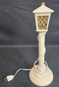 lot 84 image: VTG Atlantic Mold Ceramic Lamp with Decorative Shade and Twisted Base - 17 tall