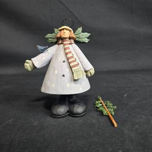 lot 117 image: Williraye Studio Farmers Market Figurine with Accessories