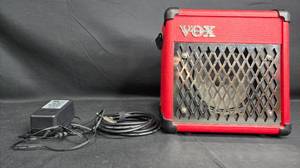 lot 5A image: Vox DA5 Portable Guitar Amplifier with Power Adapter and Cable
