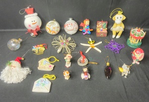 lot 129 image: Assorted Vintage Christmas Ornaments Collection