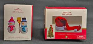 lot 140 image: Set of Hallmark Keepsake Salt and Pepper Snowmen Ornaments with Santa Hat Tree Topper