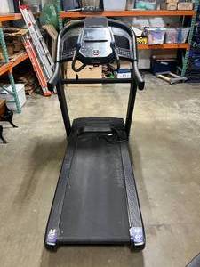 lot 1 image: Horizon 7.4 AT Treadmill