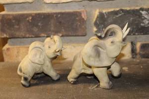 lot 25 image: Set of 2 Vintage Stone Elephants Figurines
