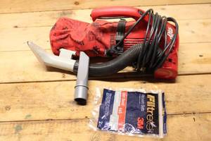 lot 73 image: Dirt Devil Handheld Vacuum Cleaner with Filtrete Filter Bags