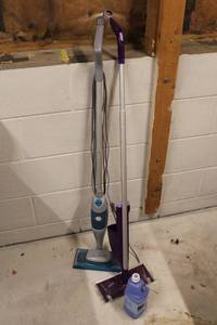 lot 78 image: Bissell Swiffer WetJet Floor Cleaning System with Cleaning Solution