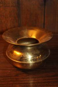 lot 94 image: Vintage Brass Flower Pot with Flared Rim