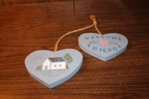 lot 97 image: Welcome Friends Decorative Wooden Heart Sign